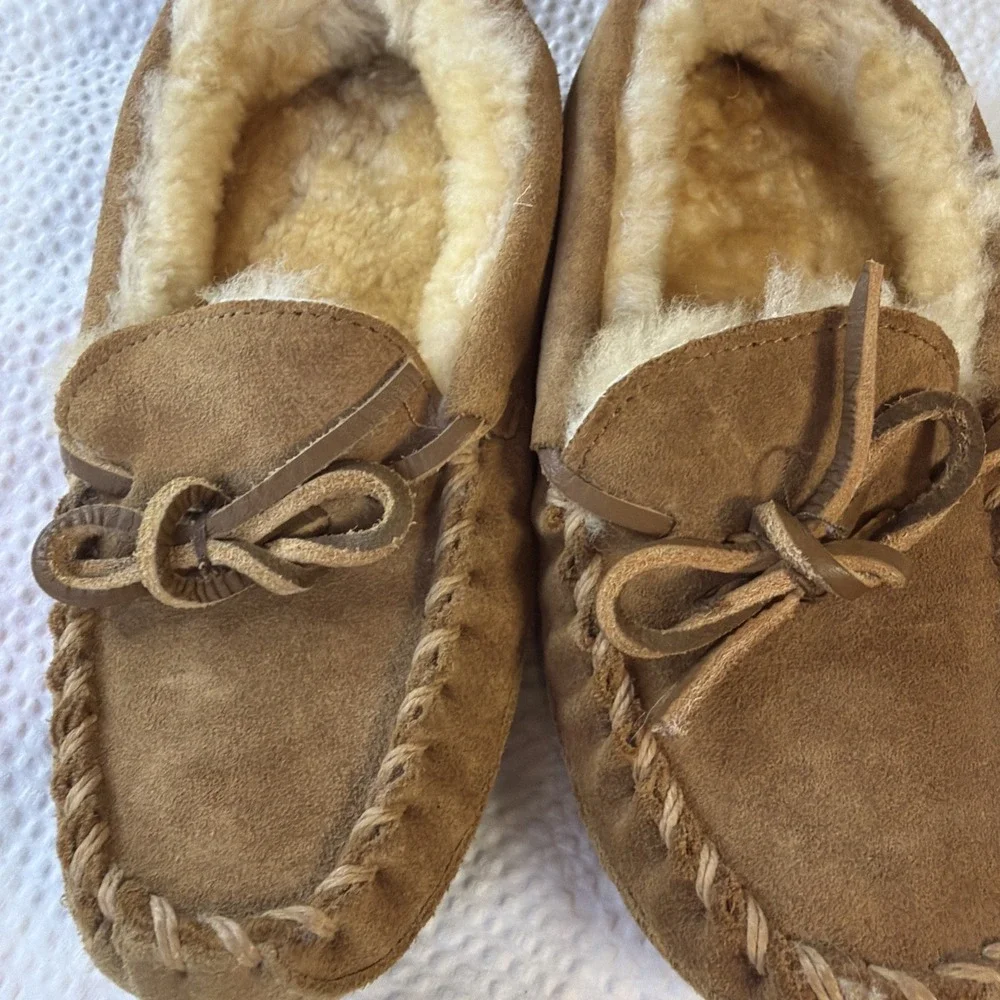 LL Bean Kid's Brown Suede Wicked Good Shearling Line Moccasin Slippers Size 3